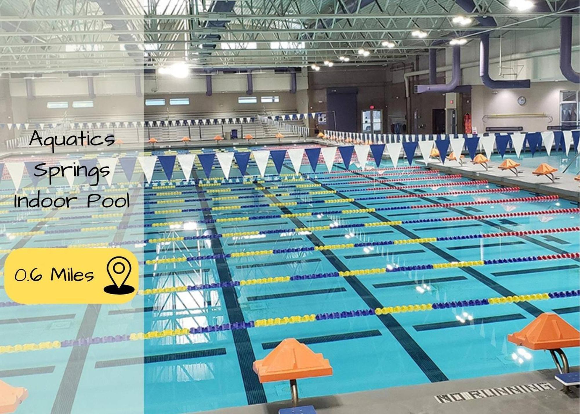 BIG FAMILY KING BEDS DESKS POOL - Photo Las Vegas 3.JPEG